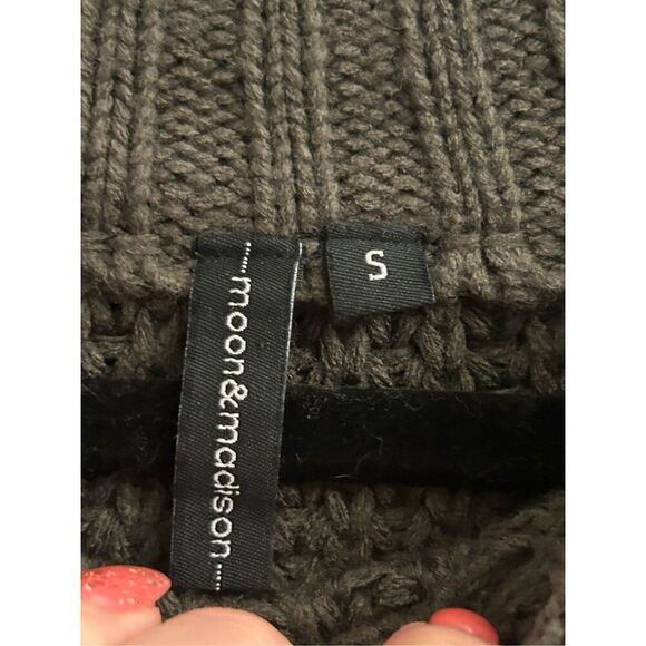 Moon & Madison Dolman Sleeve Oversized Chunky Sweater size S Olive Green - Picture 3 of 6